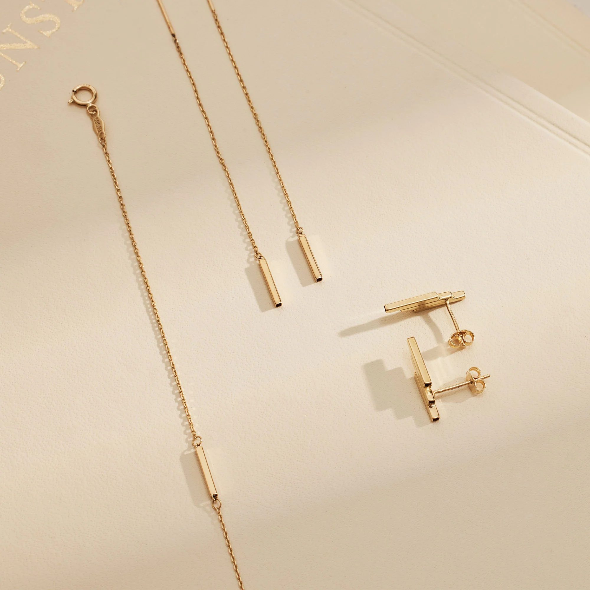 Le Marais Rosalie 14 karat gold bracelet with rod - Image 4
