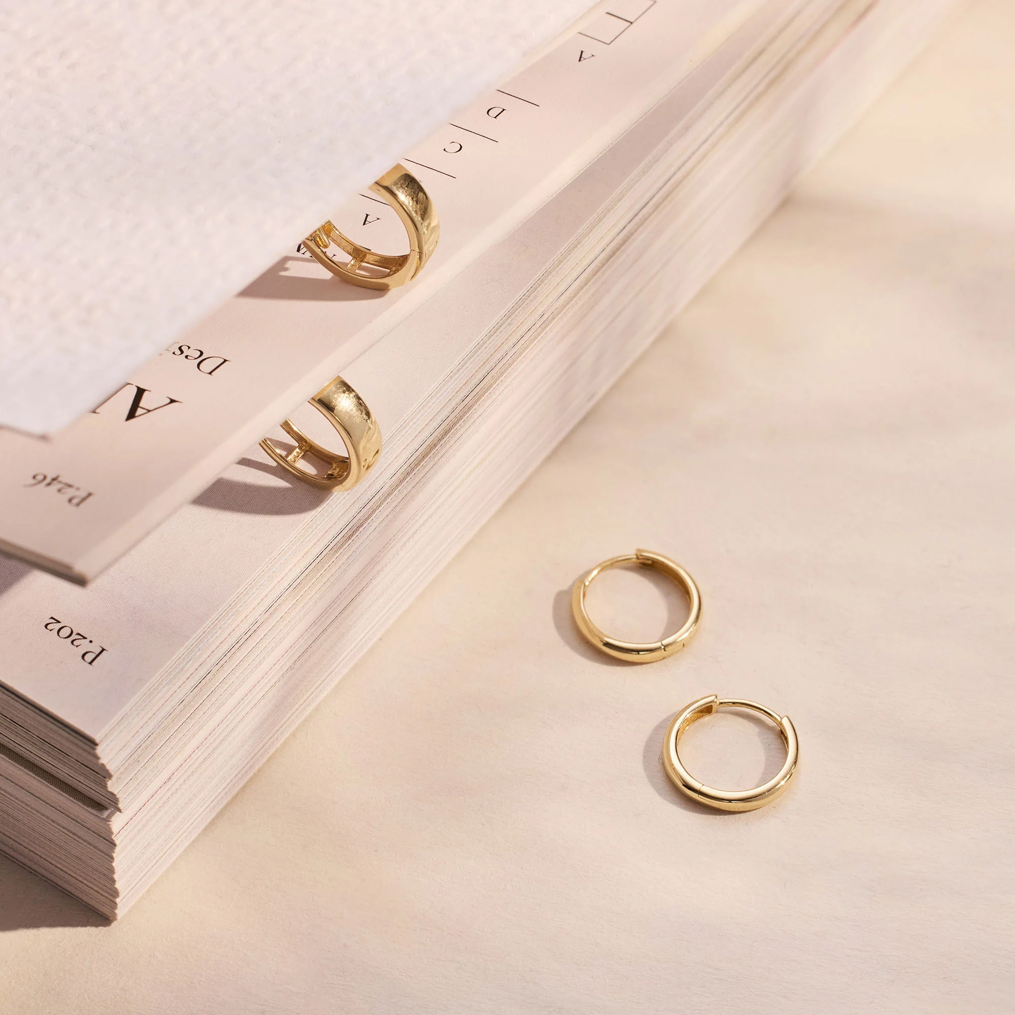 Rivoli Morgane 14 karat gold hoop earrings - Image 4
