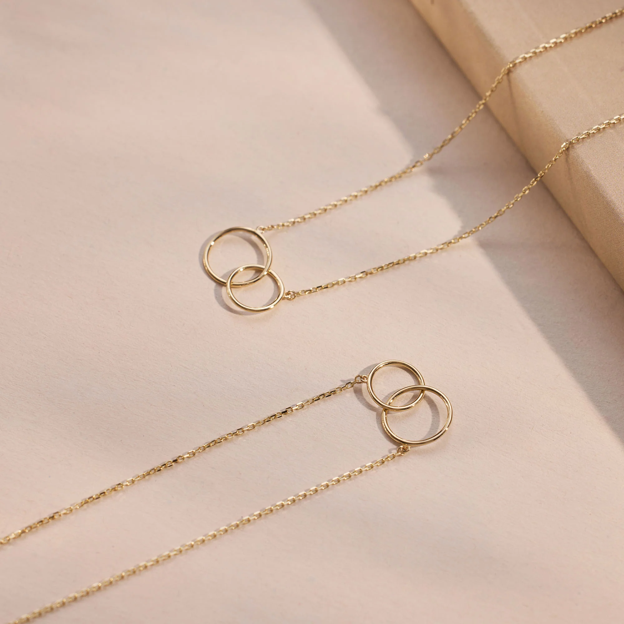 Cadeau d'Isabel 14 karat gold necklace & bracelet gift set with rings - Image 5