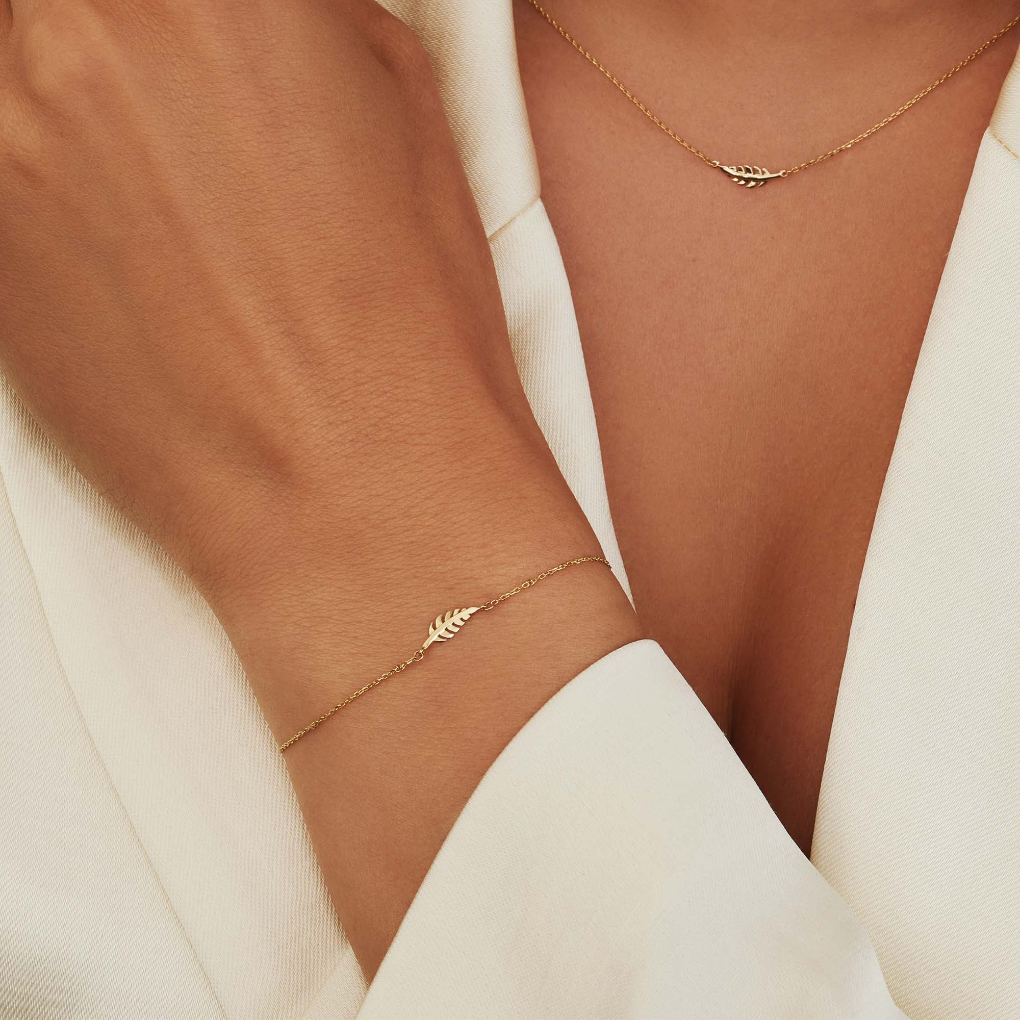 Monceau Giselle 14 karat gold necklace with feather - Image 4