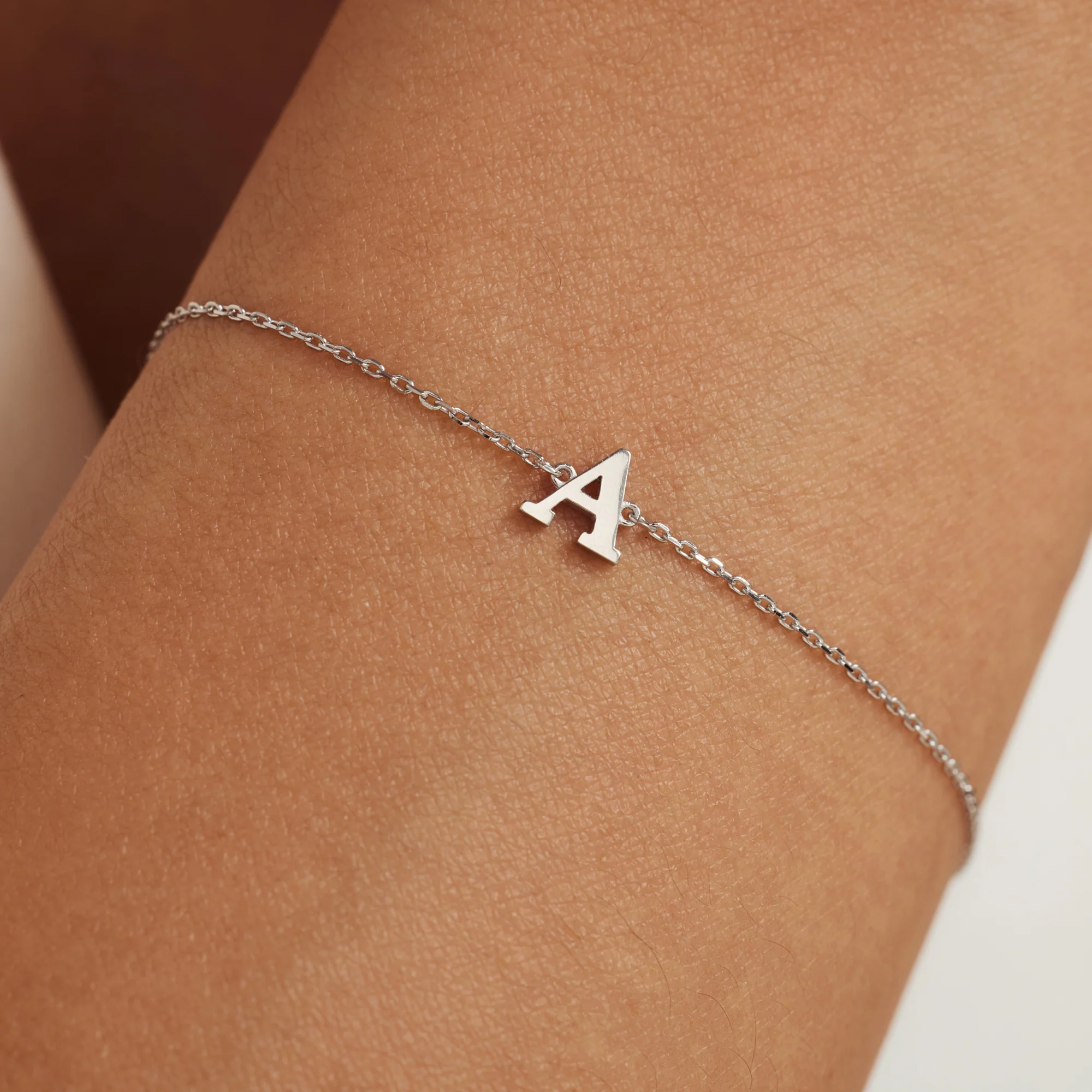 Saint Germain Rachel 14 karat white gold initial bracelet with letter - Image 2