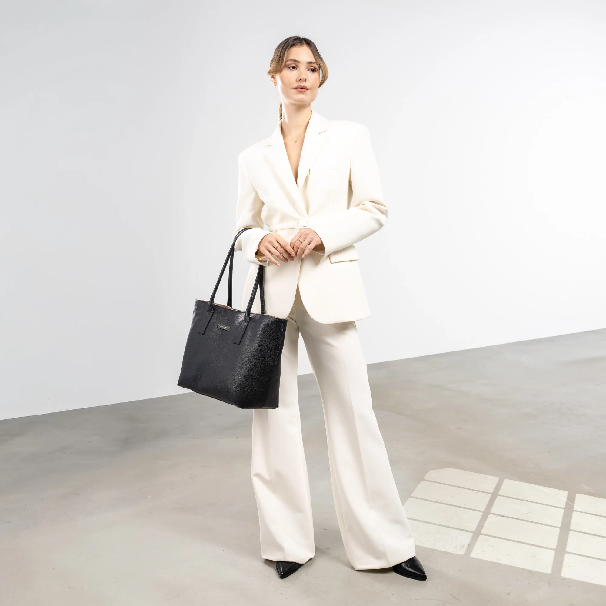 Honoré Elin Black calfskin leather shoulder bag - Image 2