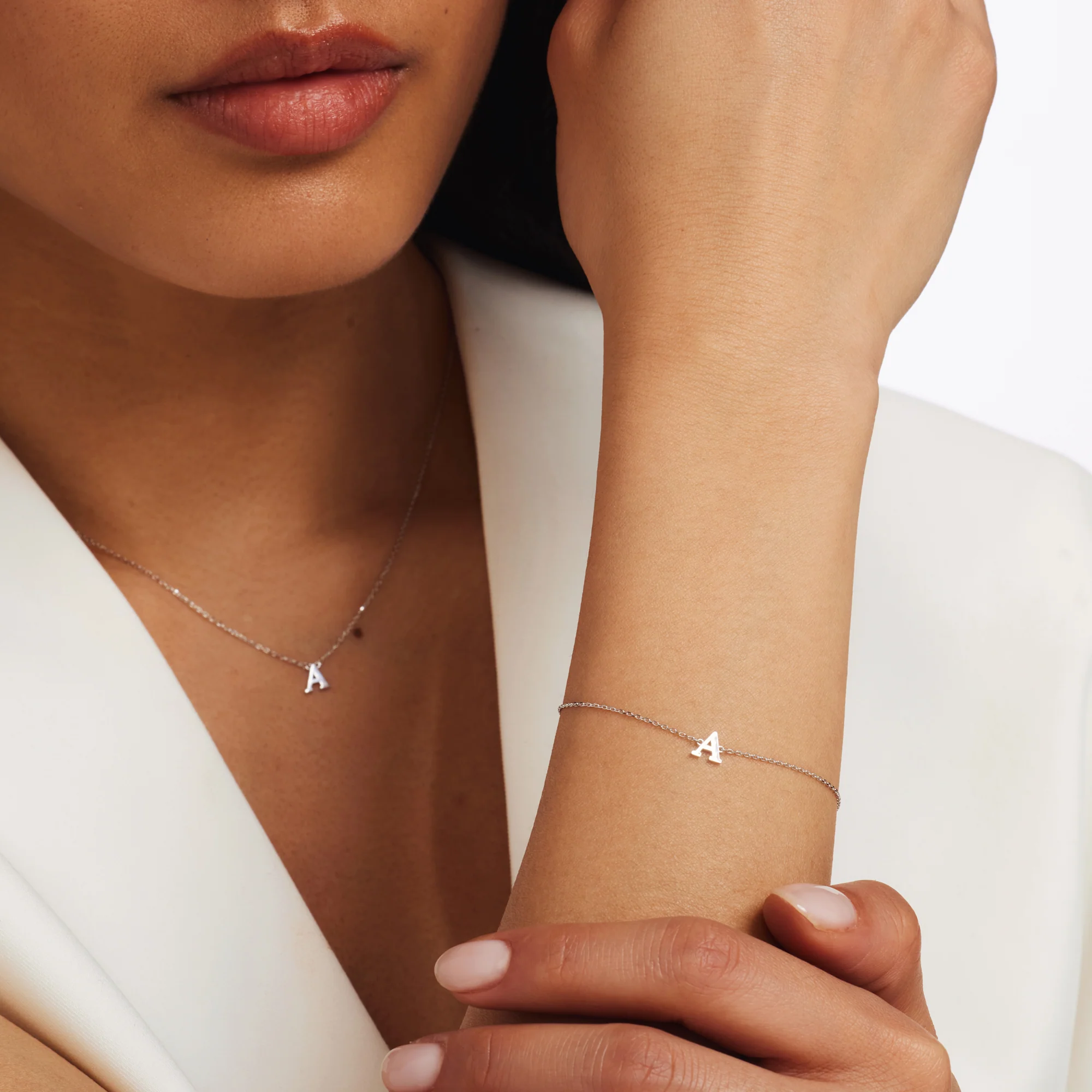 Saint Germain Chloé 14 karat white gold initial collier with letter - Image 3